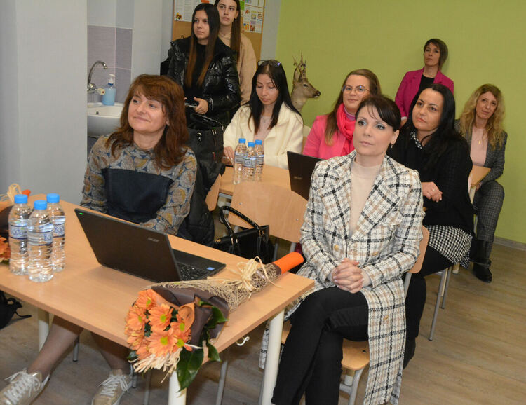 Откриха Център за експериментална работа в Езиковата гимназия в Хасково