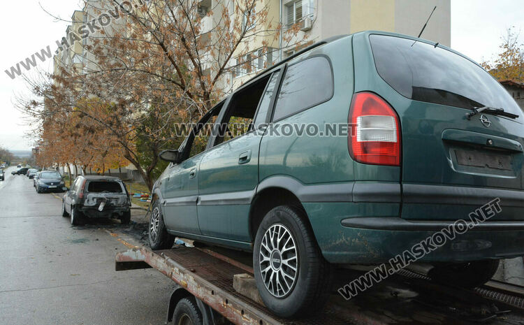 Собственичката на изгорялата кола предполага, че палежът е поръчков