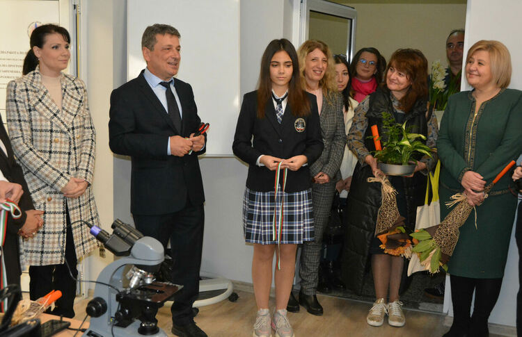 Откриха Център за експериментална работа в Езиковата гимназия в Хасково