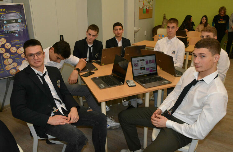 Откриха Център за експериментална работа в Езиковата гимназия в Хасково