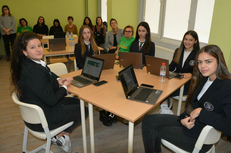 Откриха Център за експериментална работа в Езиковата гимназия в Хасково