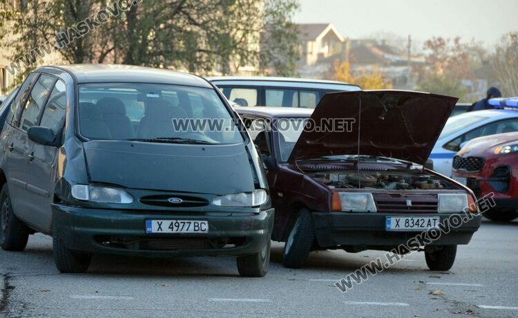 Жена пострада при катастрофа между Лада и Форд в Хасково