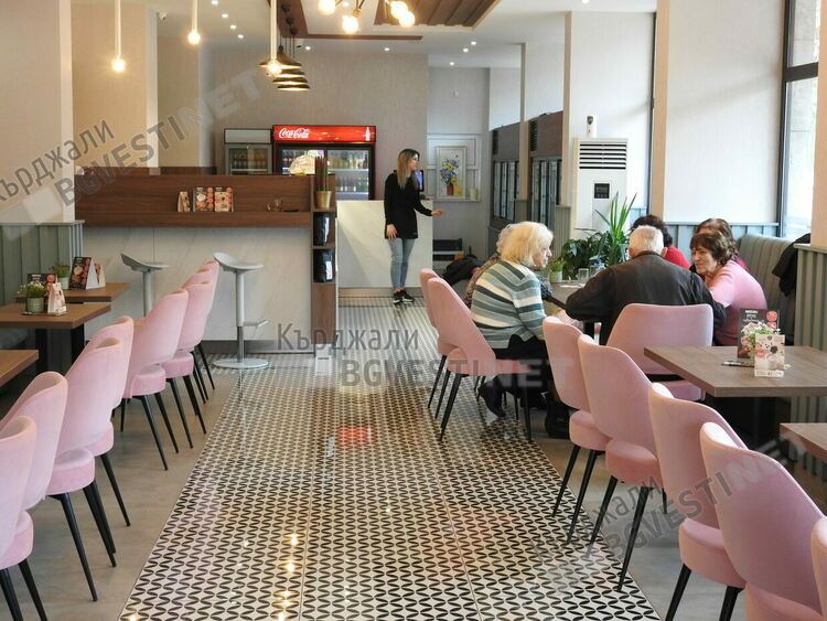 Баклави, приготвени по вековна традиция, предлага сладкарница Merisimo в Кърджали,тайната на рецептите пазят сладкари от Турция