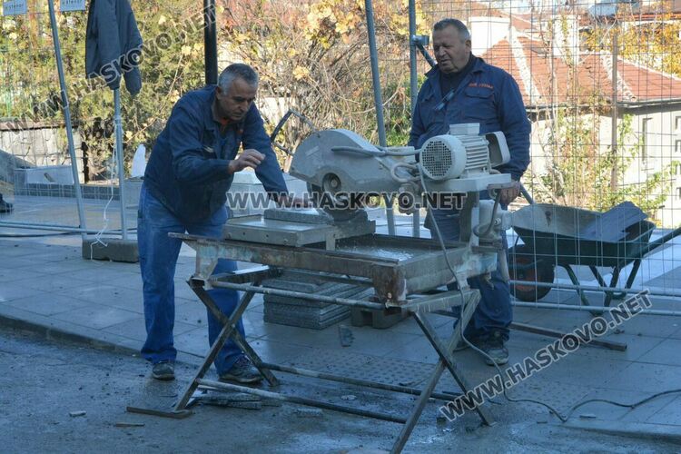 Подходът към монумента на Богородица започва да придобива нов облик