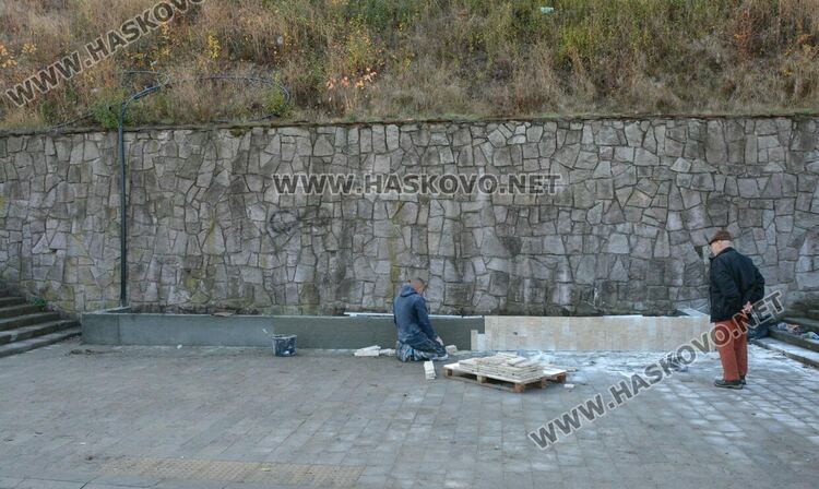 Подходът към монумента на Богородица започва да придобива нов облик