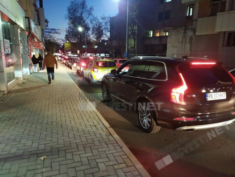 Тапа в центъра на Кърджали, трафикът затруднен заради изкопите