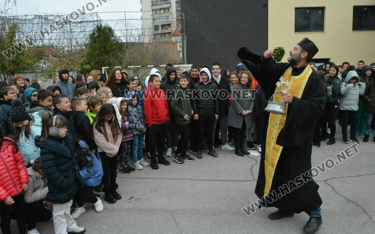 „Климент Охридски“ чества патронен празник с водосвет, шествие и концерт 