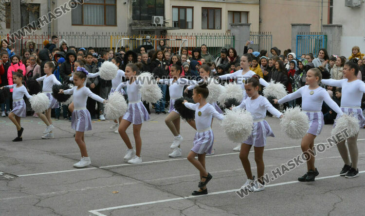 „Климент Охридски“ чества патронен празник с водосвет, шествие и концерт 