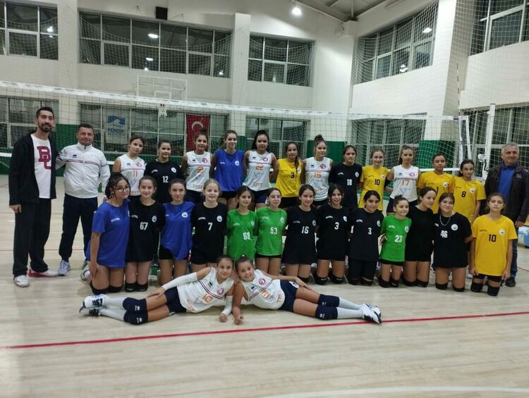 Волейболистките от ВК "Тополово" с три победи в Турция 