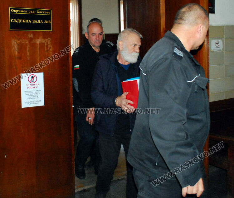 Отложиха делото за екстрадицията на турския полковник, глобиха адвокат