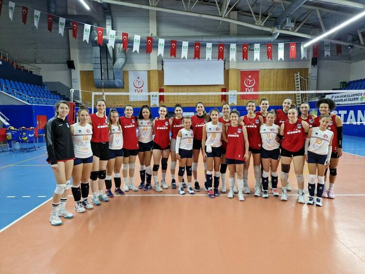 Волейболистките от ВК "Тополово" с три победи в Турция 