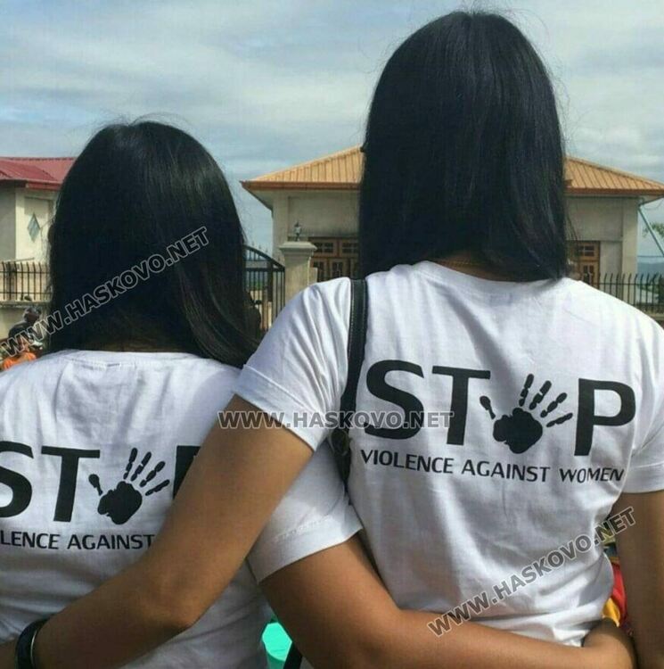 Организации със сигнална червена лампа за Ден на възпоминание на жертвите на домашно насилие