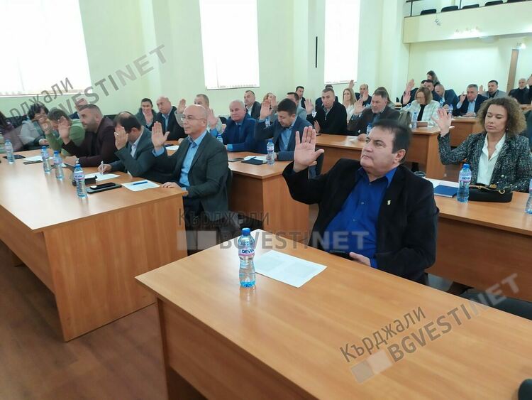 По предложение на съветниците от ДПС запазиха размера на таксите за ученически общежития в Кърджали