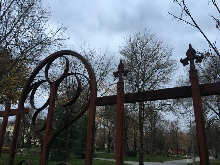 Застудяване, облачно и ветровито в петък