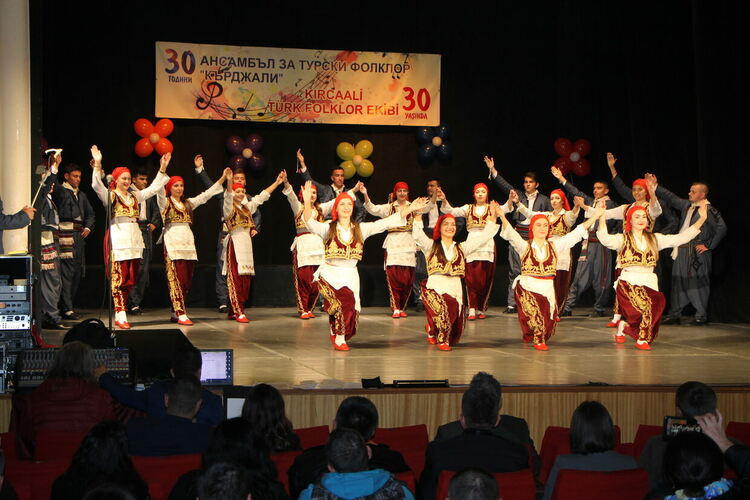 Ансамбълът за турски фолклор „Кърджали” бе отличен с почетен знак „Герб на Община Кърджали–златен“ по повод 30 години от създаването си