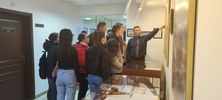 Ученици от СУ "Св.Св. Кирил и Методий"-Смолян посетиха Административния съд 