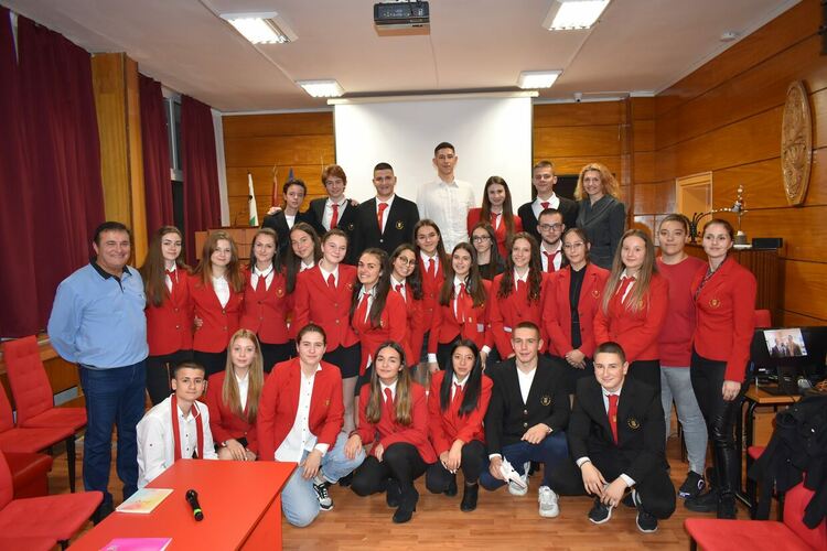 Славейковци избраха ново ръководство на Ученическия парламент