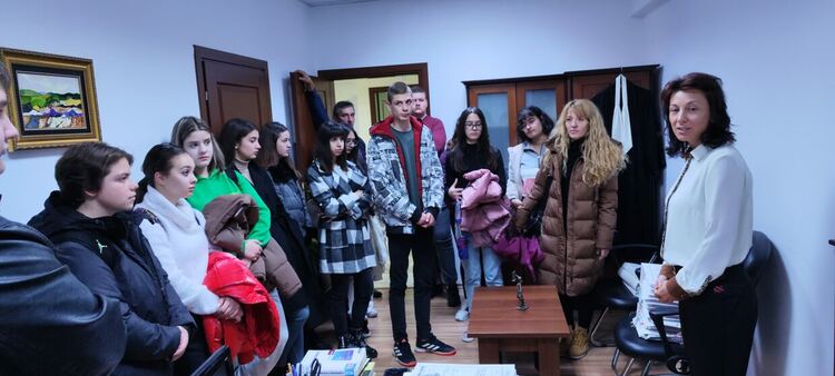 Ученици от СУ "Св.Св. Кирил и Методий"-Смолян посетиха Административния съд 