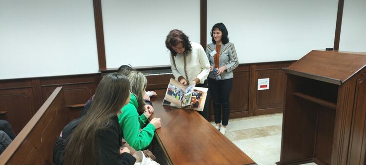 Ученици от СУ "Св.Св. Кирил и Методий"-Смолян посетиха Административния съд 