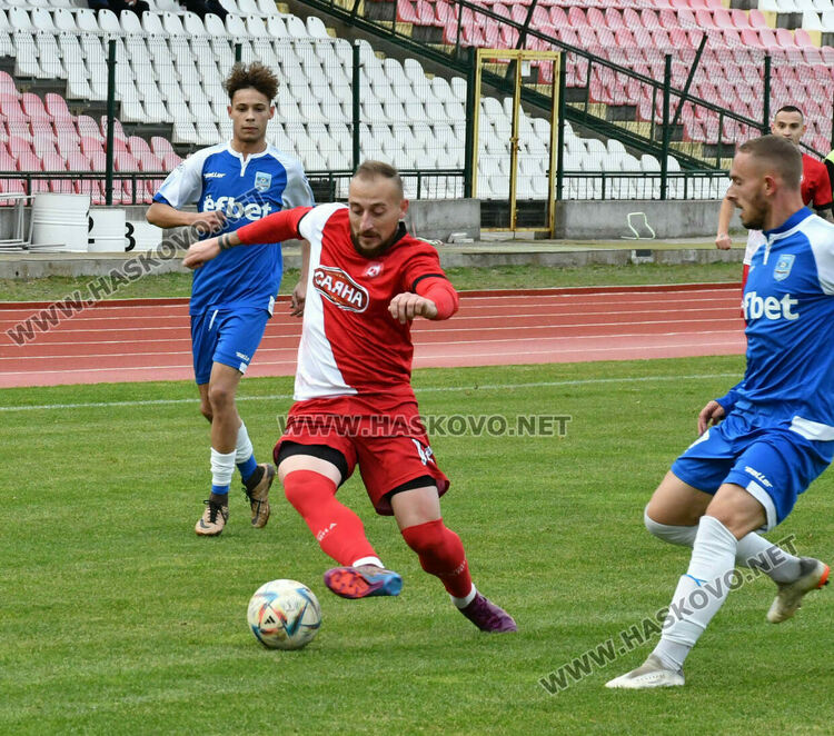 „Саяна победи „Левски“, Ангел Здравчев герой за домакините