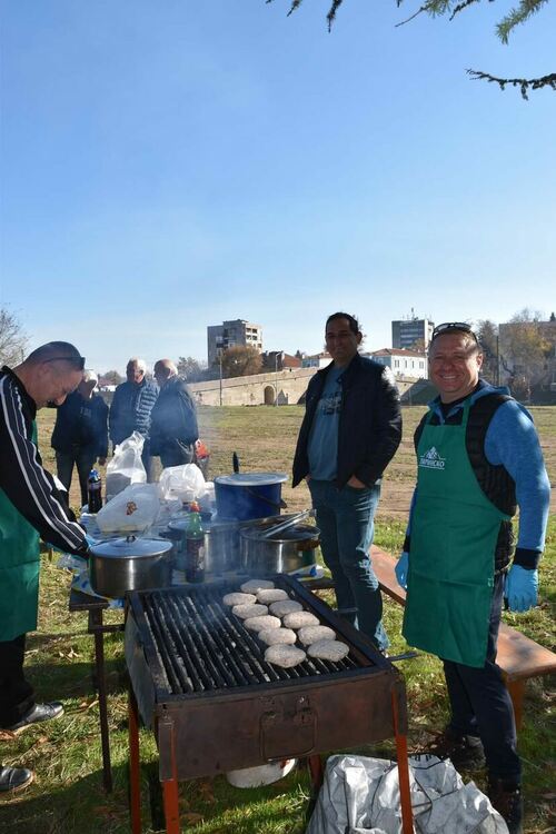 32-ма се включиха в празника на „Домашното червено вино“