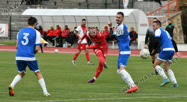 „Саяна победи „Левски“, Ангел Здравчев герой за домакините