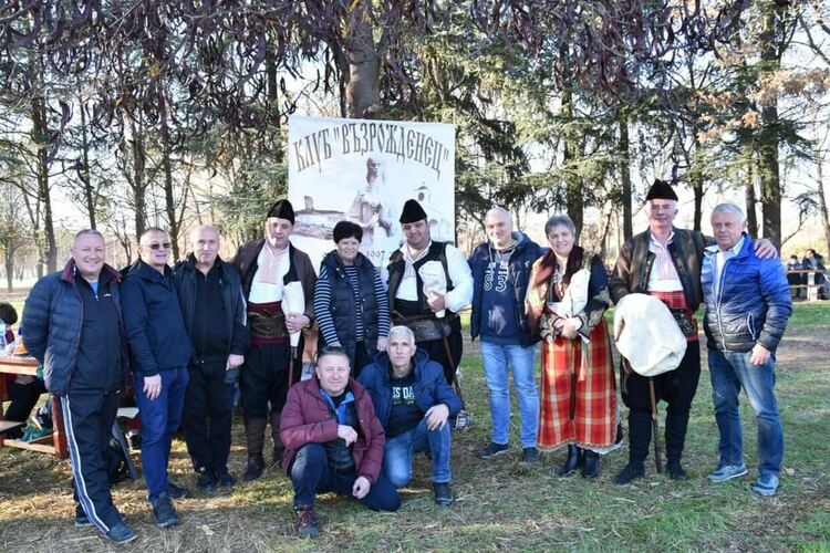 32-ма се включиха в празника на „Домашното червено вино“