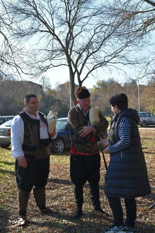 32-ма се включиха в празника на „Домашното червено вино“