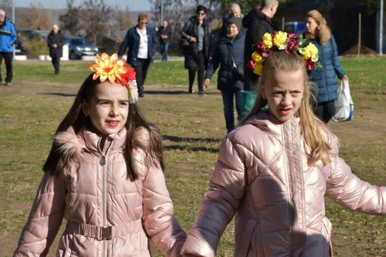 32-ма се включиха в празника на „Домашното червено вино“