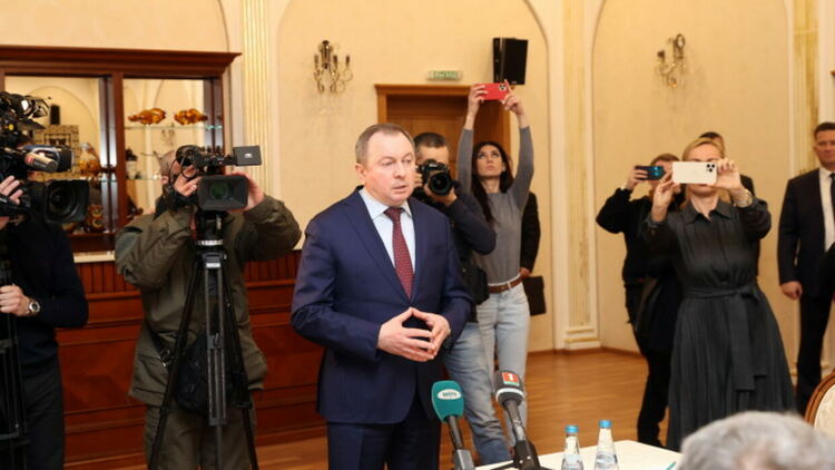 Почина беларуският външен министър