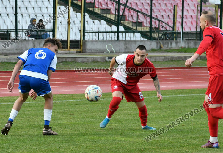 „Саяна победи „Левски“, Ангел Здравчев герой за домакините