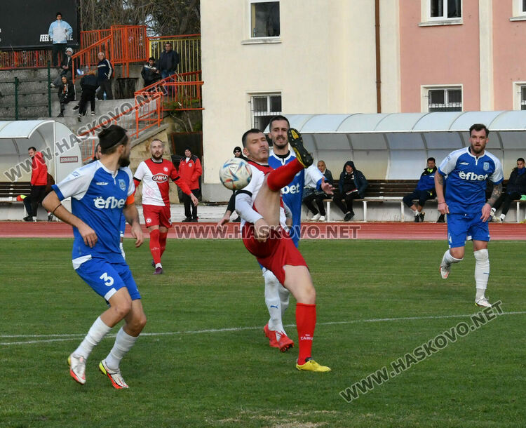 „Саяна победи „Левски“, Ангел Здравчев герой за домакините