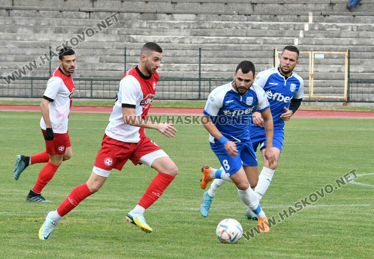 „Саяна победи „Левски“, Ангел Здравчев герой за домакините