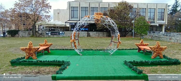 Дядо Коледа вече очаква малчуганите на Кърджали пред Общината