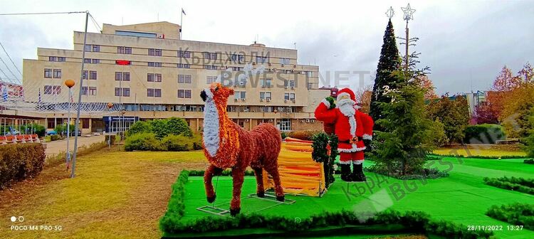 Дядо Коледа вече очаква малчуганите на Кърджали пред Общината