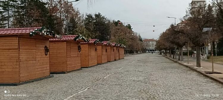 Дядо Коледа вече очаква малчуганите на Кърджали пред Общината