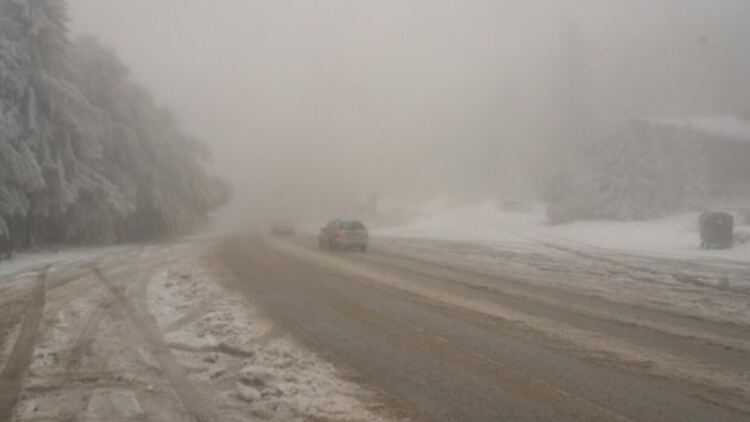АПИ предупреди шофьорите да тръгват на път подготвени за зимни условия