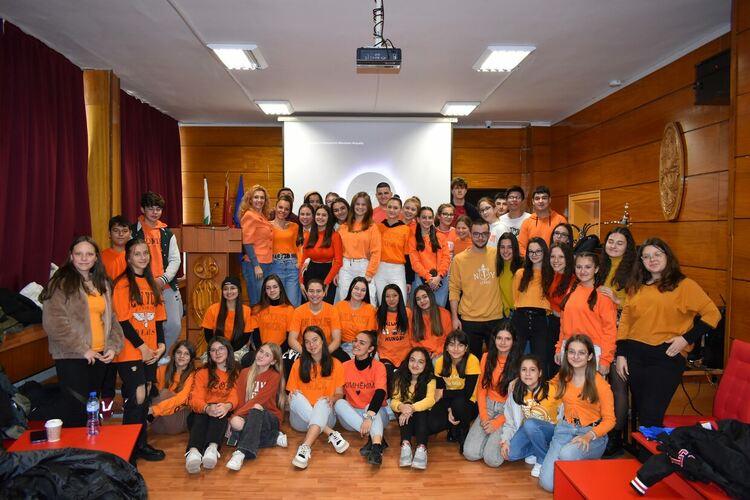 16-дневно предизвикателство провеждат в „Славейков“ и се обличат в оранжево