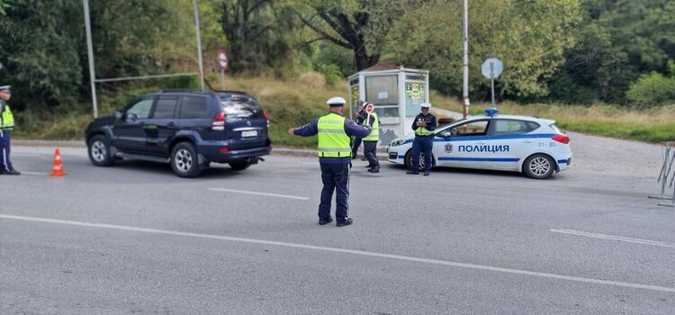 Хванаха 70-годишен от Мадан да шофира без книжка в период, за който е наказан за същото