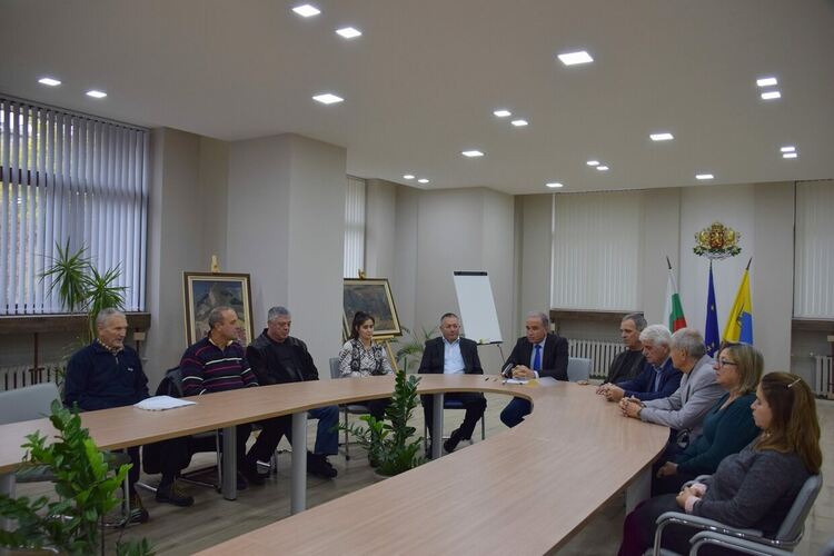 Община Асеновград търси възможности за реновиране на Гребната база 