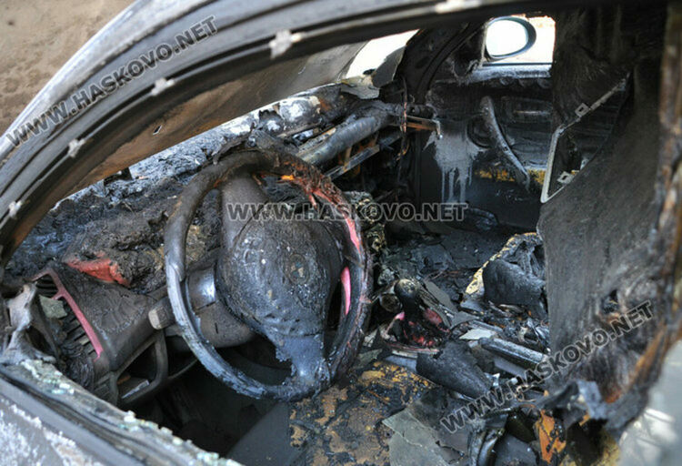БМВ изгоря при среднощен пожар