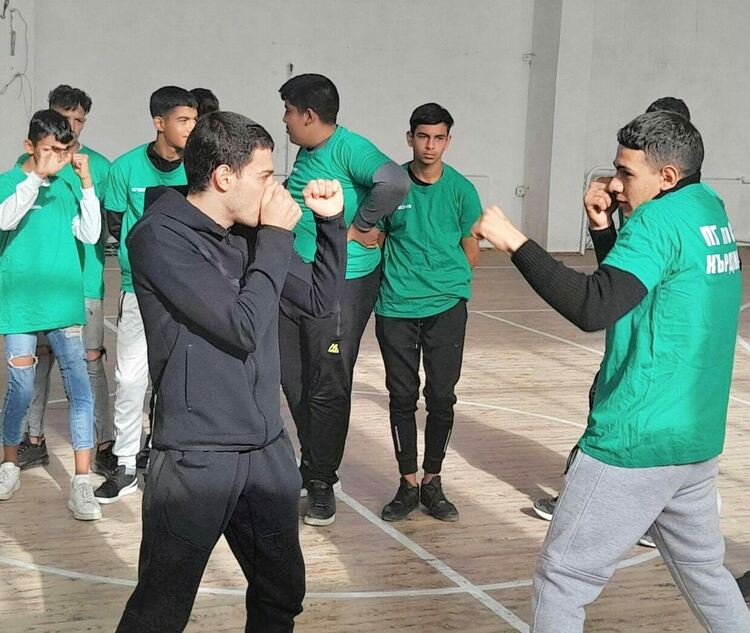 Ергюнал Сабри-Оги изнесе открит урок по бокс в Професионална гимназия по селско и горско стопанство в Кърджали