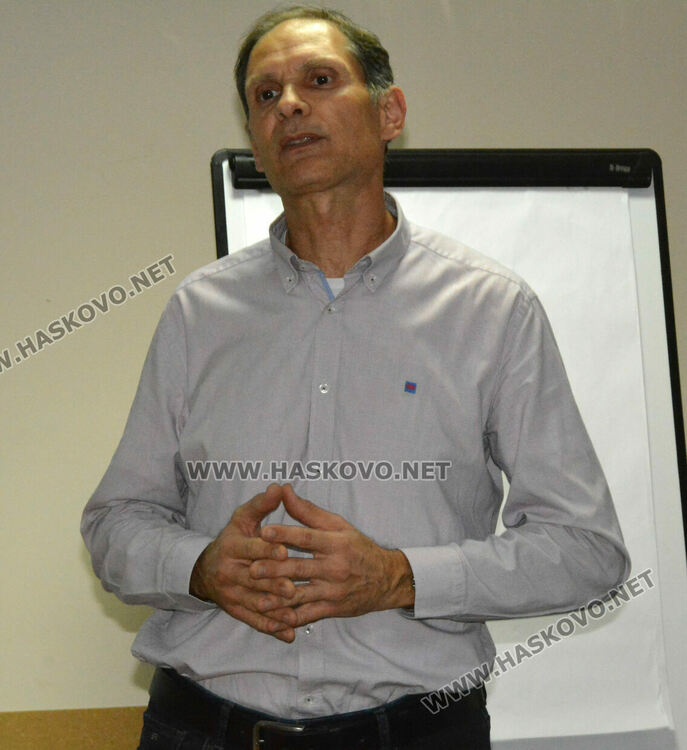 Ендокринолог с лекция за диабета пред медицински сестри в училища и градини