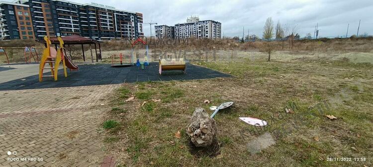 „Празничен” погром в парк „Арпезос Север”,вандали вилняха на детска площадка