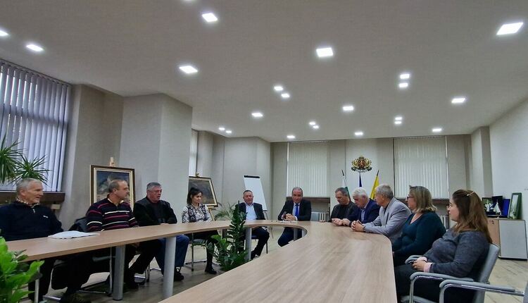 Община Асеновград търси възможности за реновиране на Гребната база 