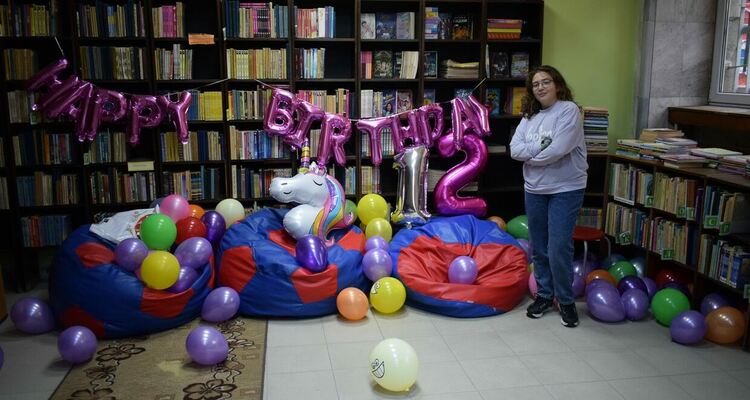 Библиотеката в Асеновград подари "Рожден ден" на две деца, носители на приза "читател на годината"