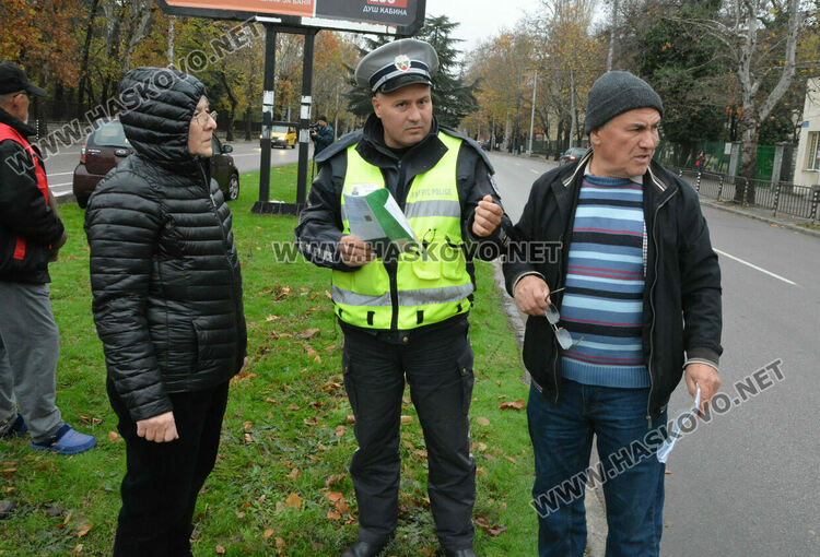 Субару излетя в разделителна ивица пред „Смирненски“ при катастрофа с Фолксваген