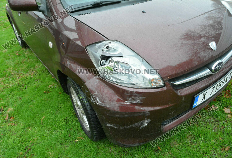 Субару излетя в разделителна ивица пред „Смирненски“ при катастрофа с Фолксваген