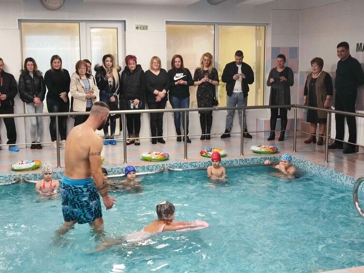 Проведоха открит урок по плуване в димитровградска детска градина