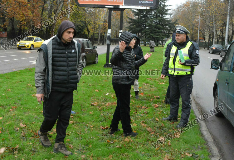 Субару излетя в разделителна ивица пред „Смирненски“ при катастрофа с Фолксваген